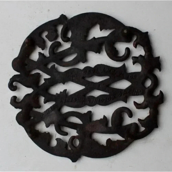 Vtg 1950s Ornate Colonial Williamsburg W Cypher Trivet C10-14 Case Iron Kitchen - Picture 2 of 2